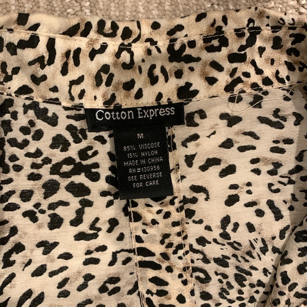 Leopard print Tunic. No wrinkle Cotton express viscose top. - Picture 7 of 7